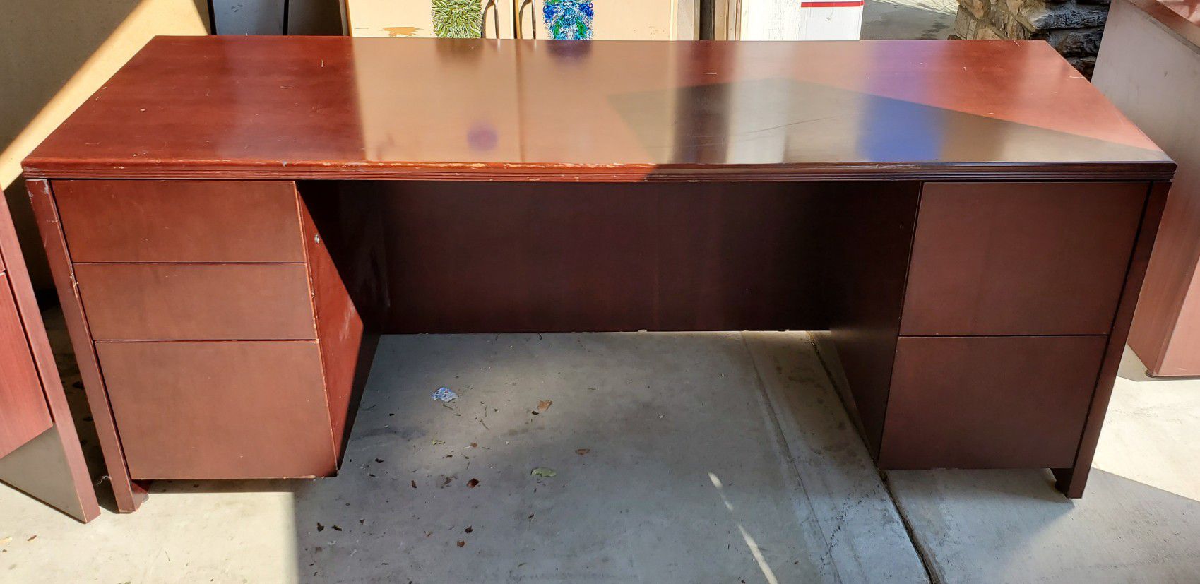 Large desk for your home or office