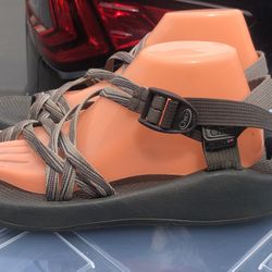 Chaco Vibram Men’s Gray Purple Double Strapped Toe Loop Sports Sandals Size 9