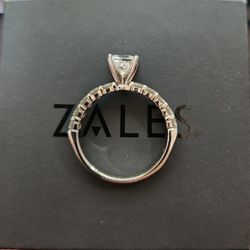 Engagement Ring And Wedding Band Set