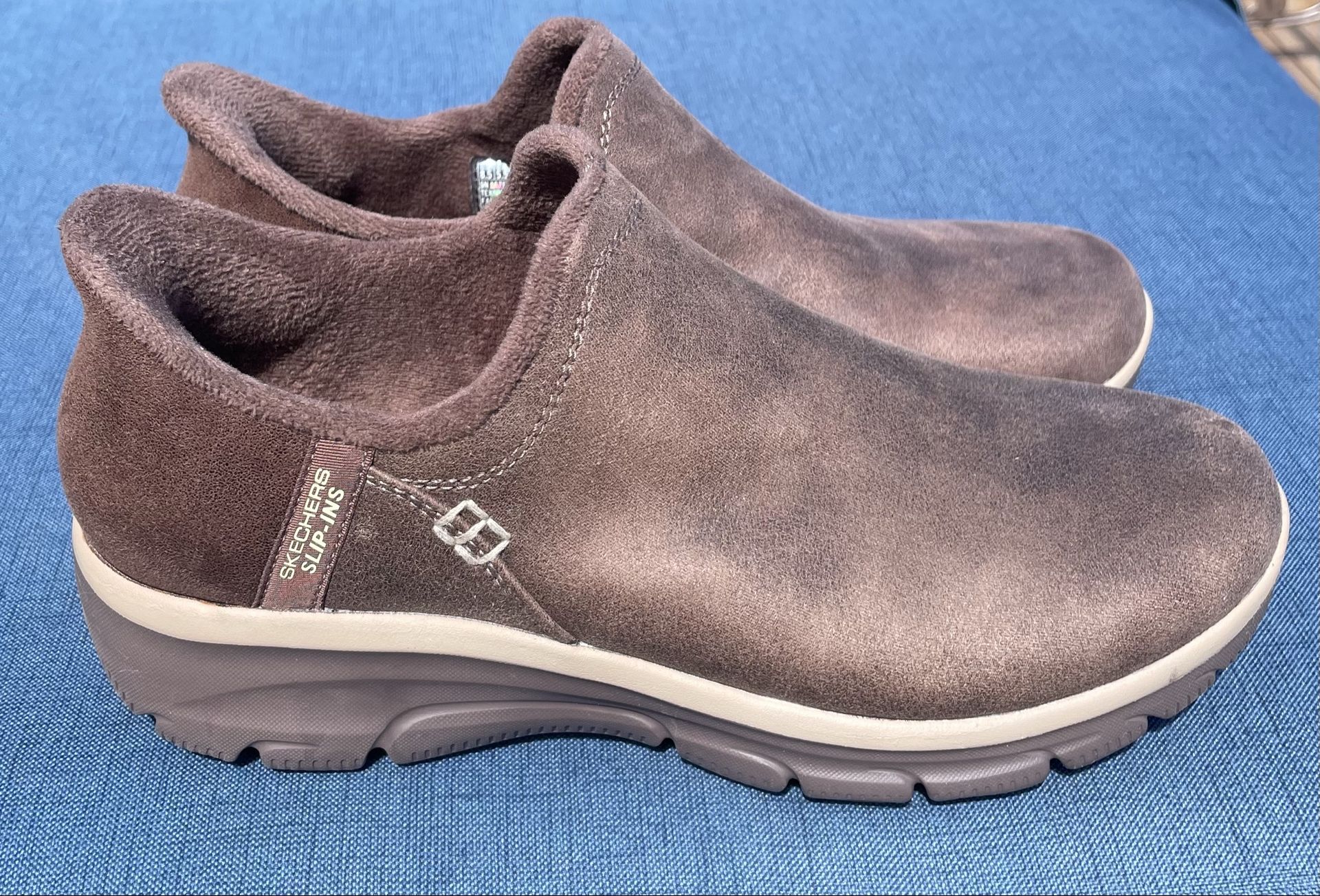 Skechers Womens slip in sneaker