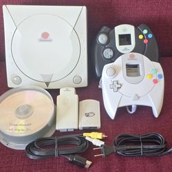 Sega Dreamcast 2 controllers, 22 games, memory/rumble pack