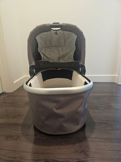 Uppababy V3 Bassinett Theo