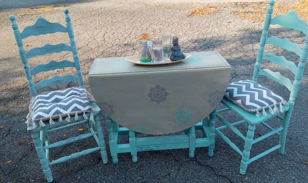 Hand Painted drop leaf table w 2 chairs