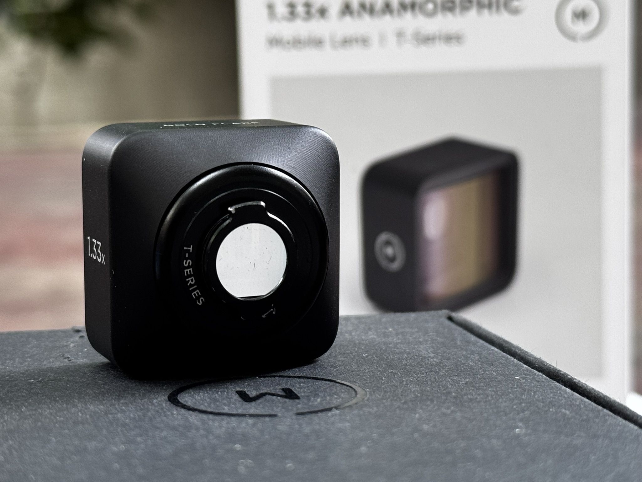 MOMENT T-Series 1.33x Gold Flare Anamorphic Lens - Like New