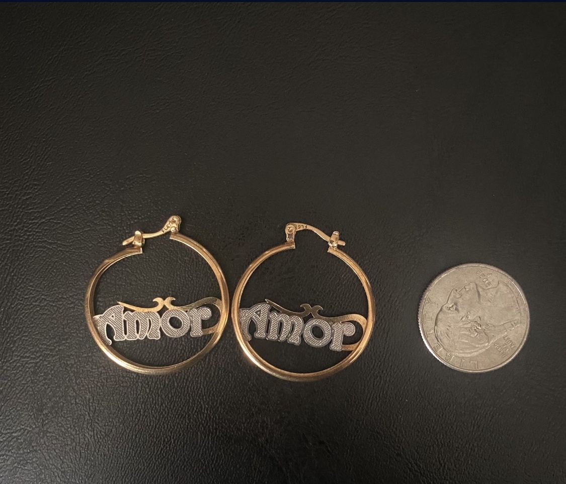 Gold plated hoop earrings ‘Amor’/ 10kt oro laminado arretes ‘Amor’
