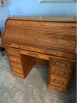 VINTAGE OAK ROLL TOP DESK - $50