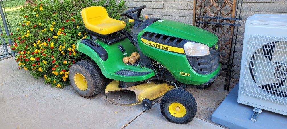 John Deere D105 42-in 17.5 HP Riding Lawn Mower