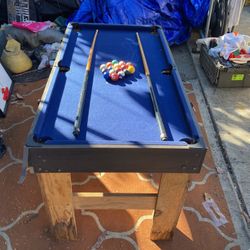 Mesa Para 4 Juegos diferentes  4 en 1 buenas condiciones 