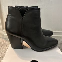 Women’s Black boots size 9