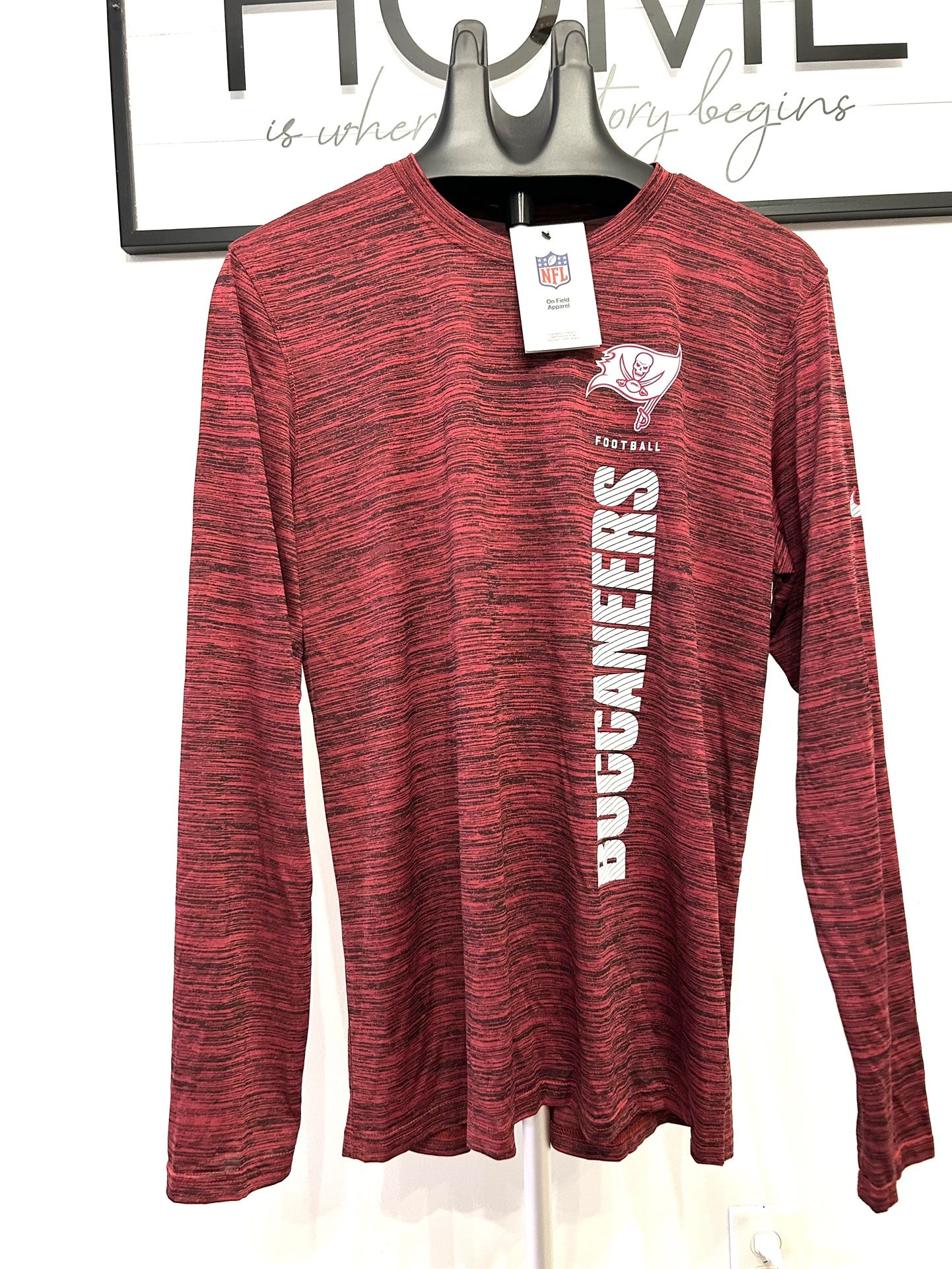 NWT Men’s Buccaneers Nike Dri-Fit Size Medium Shirt NFL Football