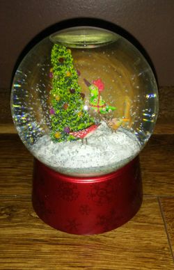 Retired 2008 New in Box Snow Globe For the Christmas Holiday Season! 🎄