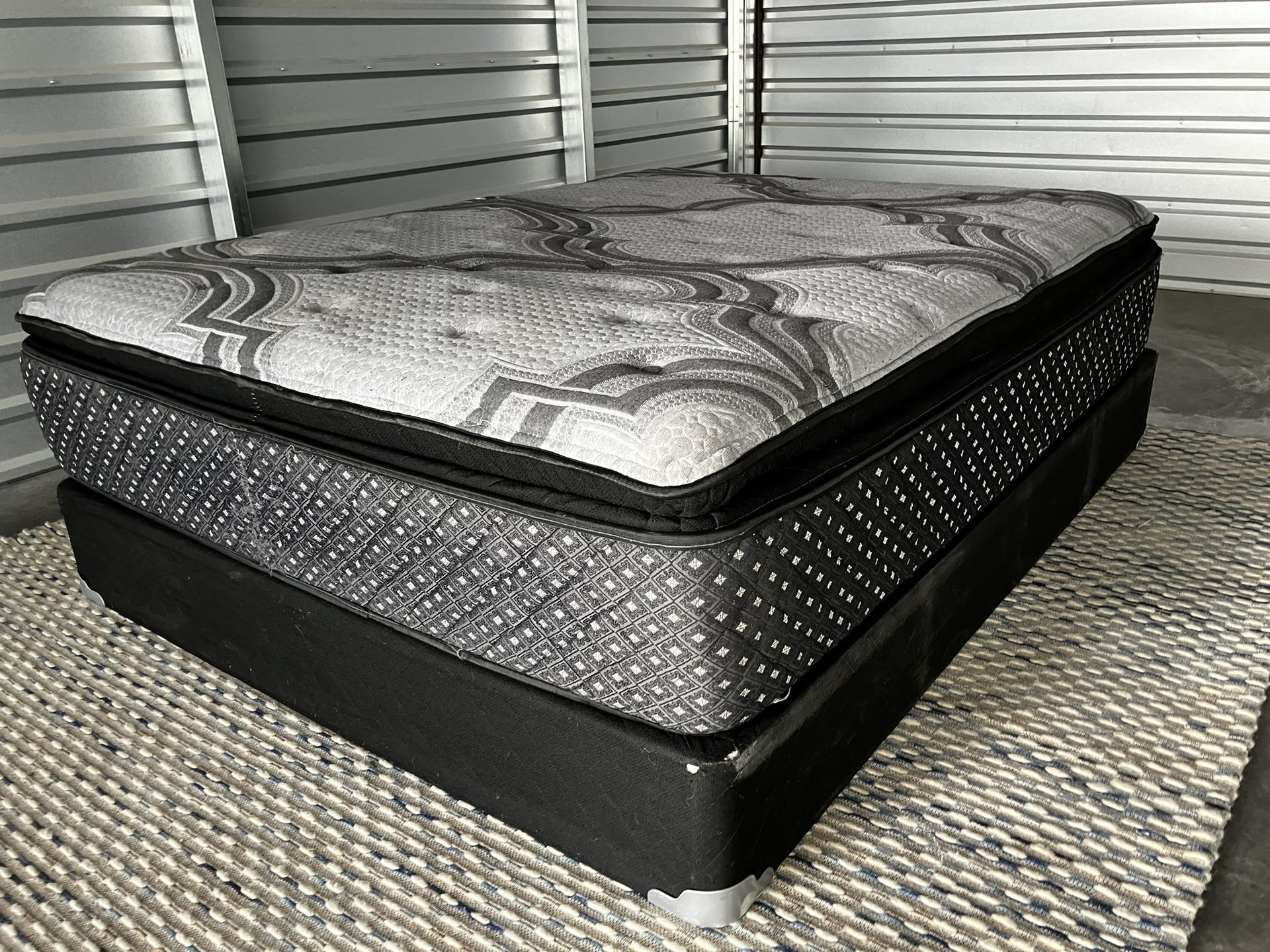 DELIVERY Comfy Soft Queen Pillow Top Mattress And Boxspring! for Sale in Las Vegas, NV OfferUp