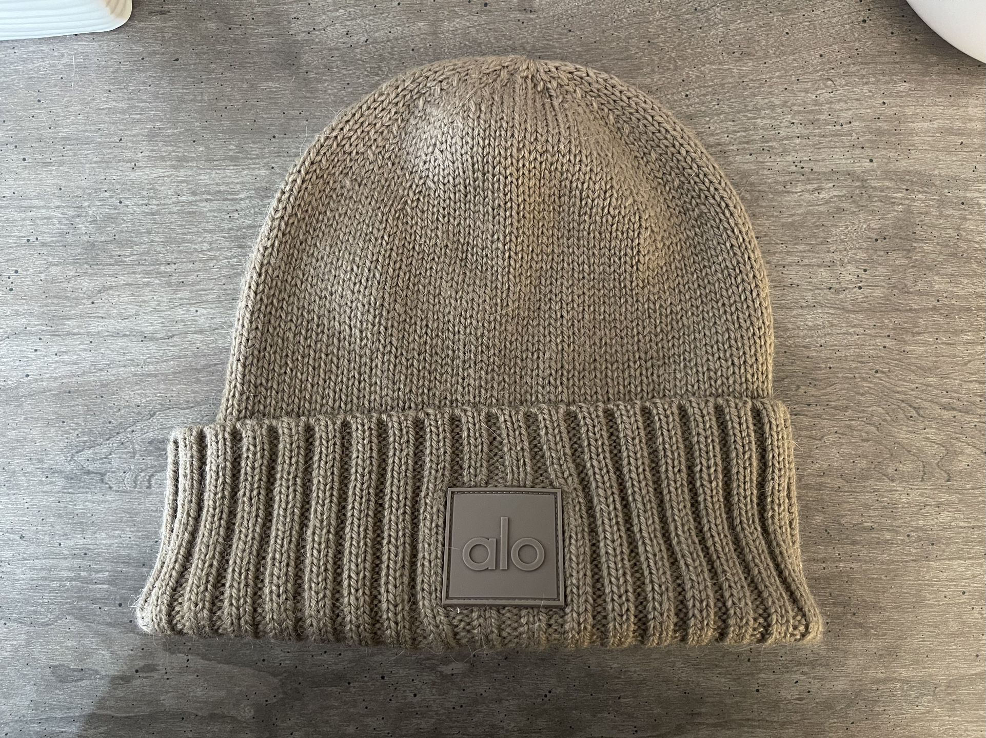 Alo Yoga Beanie for Sale in Kissimmee, FL - OfferUp