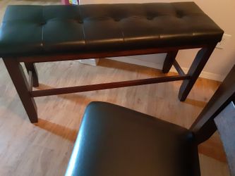 Large table 5 chairs w/ottoman