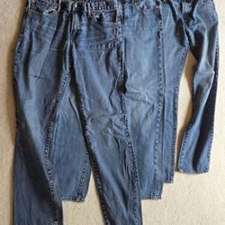 Mens GAP Jeans 31x34 3prs AND 1pr Levis 34x32 (Lot), Very Good to Excellent  Condition