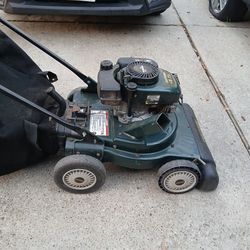 Craftsman 4.5 horsepower yard vacuum/shredder/ chipper and blower