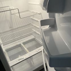 White Top Freezer Refrigerator – Clean & Fully Working