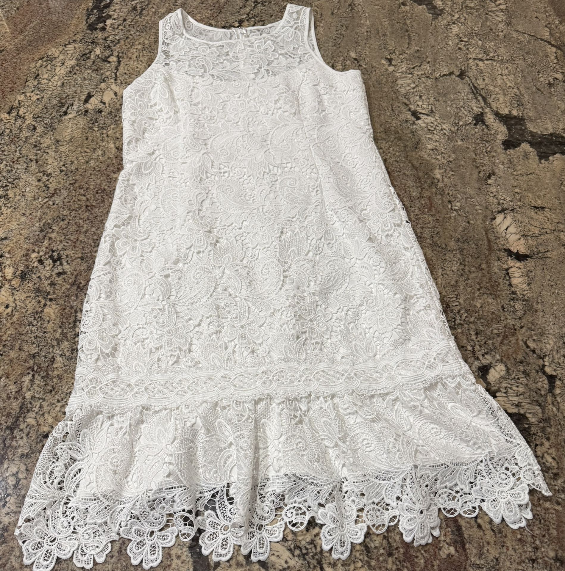 White House, Black Market WHBM white Battenburg Lace dress Women’s Size 8 scalloped hem Fitted Silhouet boho wedding shower Like New Double Lined