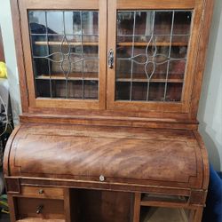 Antique Desk. Wood.