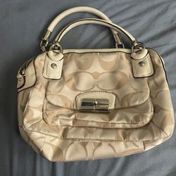 Beautiful Coach Purse In Perfect Condition 