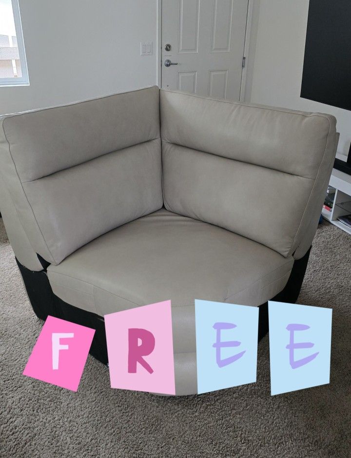 FREE!! NEW THICK HQ LEATHER CORNER CHAISE/SEATTER
