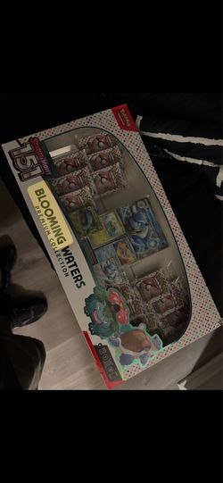 Pokémon Blooming Waters Premium Collection
