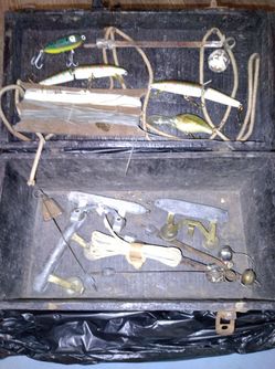 RARE VINTAGE ANTIQUE FISHING TACKLE BOX LURES SINKERS ETC. WOW!