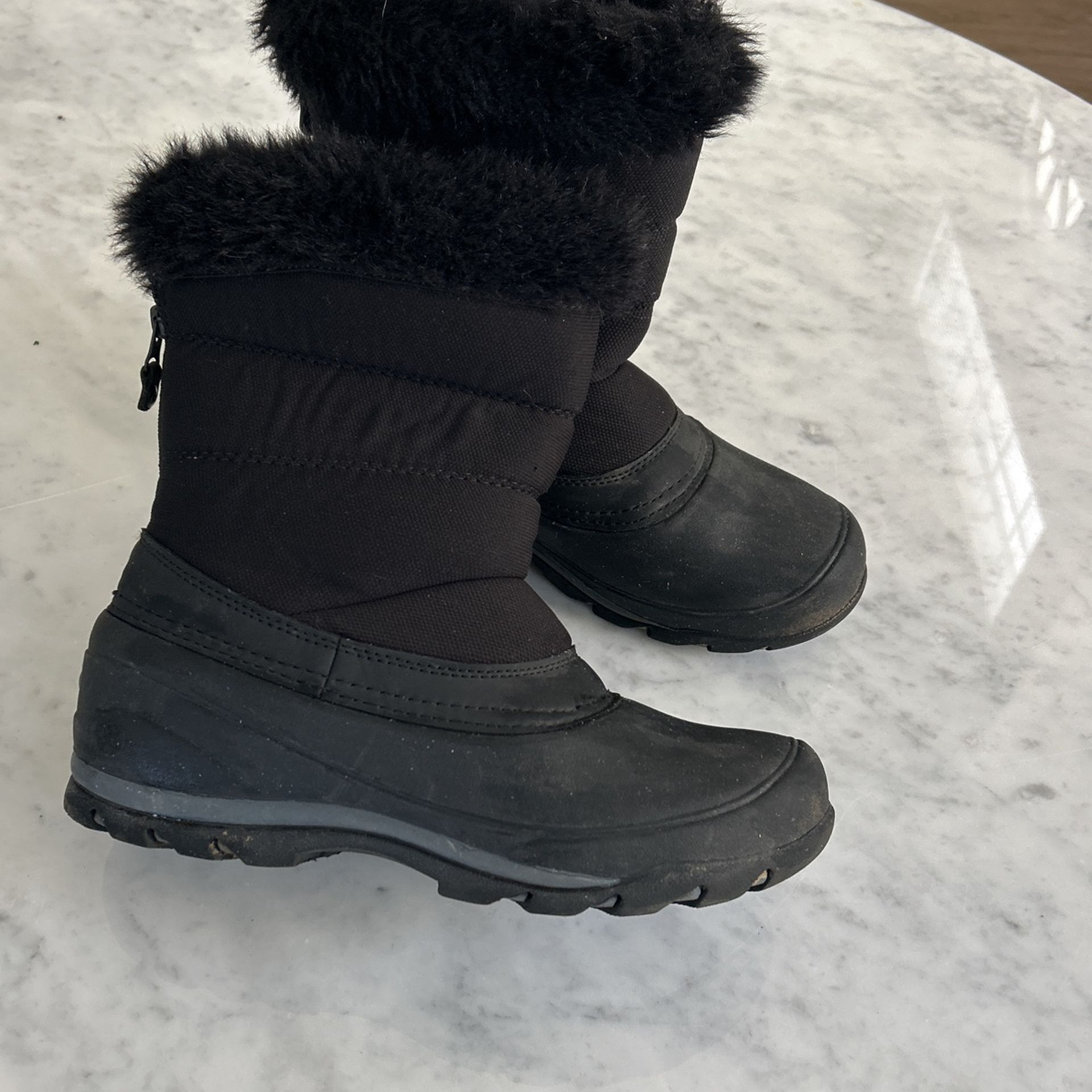 Women’s Black Snow Boots Sz 9