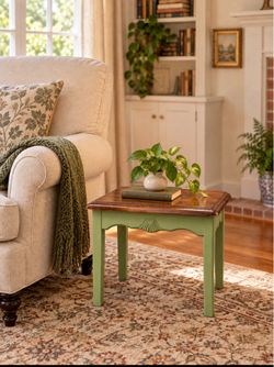 Small accent table/petite