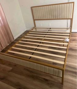 QUEEN SIZE BED FRAME