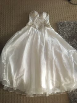 White Dress- perfect or wedding, Quinceñera, or prom