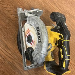 DEWALT 20V MAX XR 6-1/2 inch Cordless Circular Saw (Tool Only)