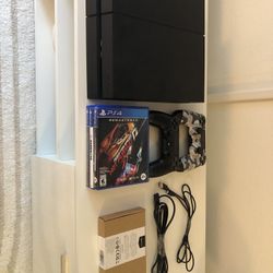 PS4 - PlayStation 4 with 2 Controllers And 3 Games 