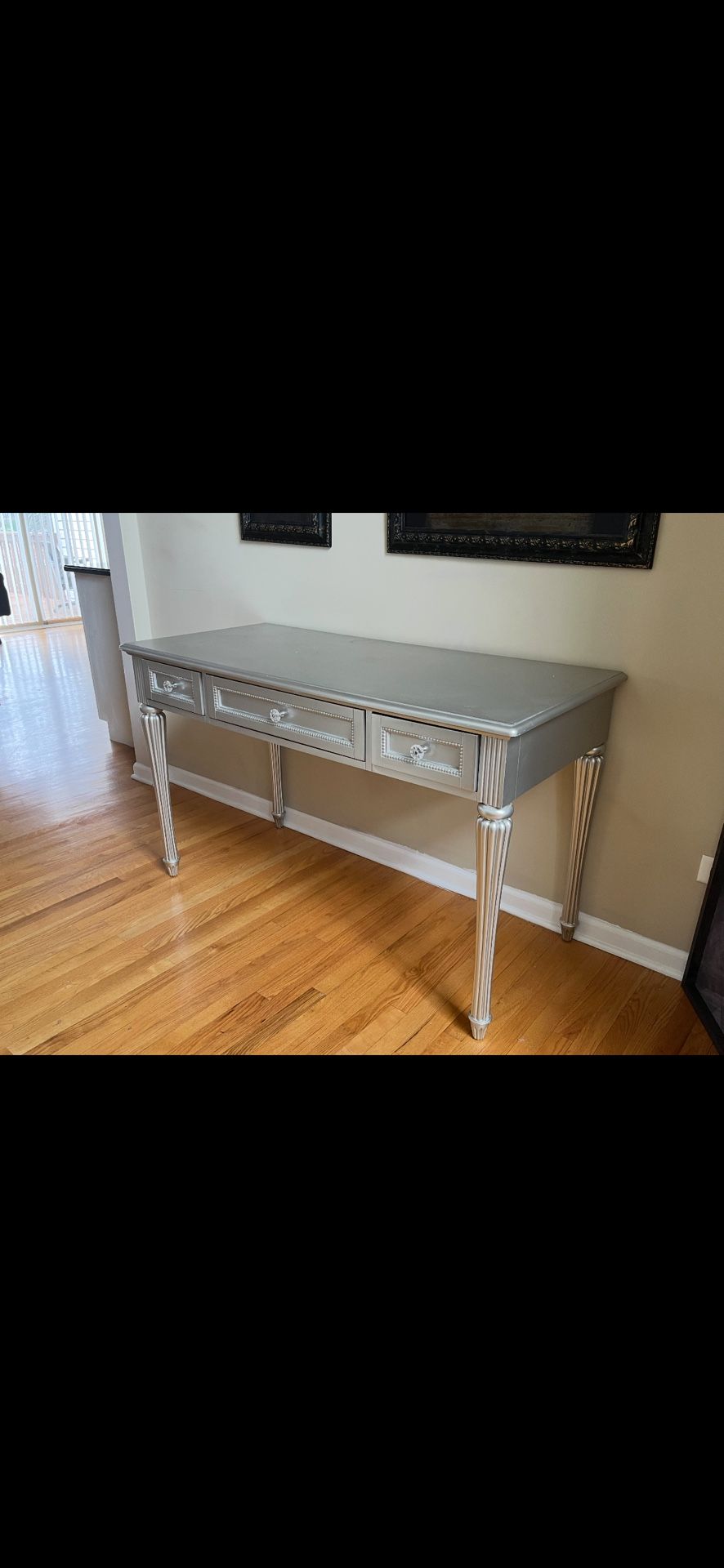 Tables Nightstands