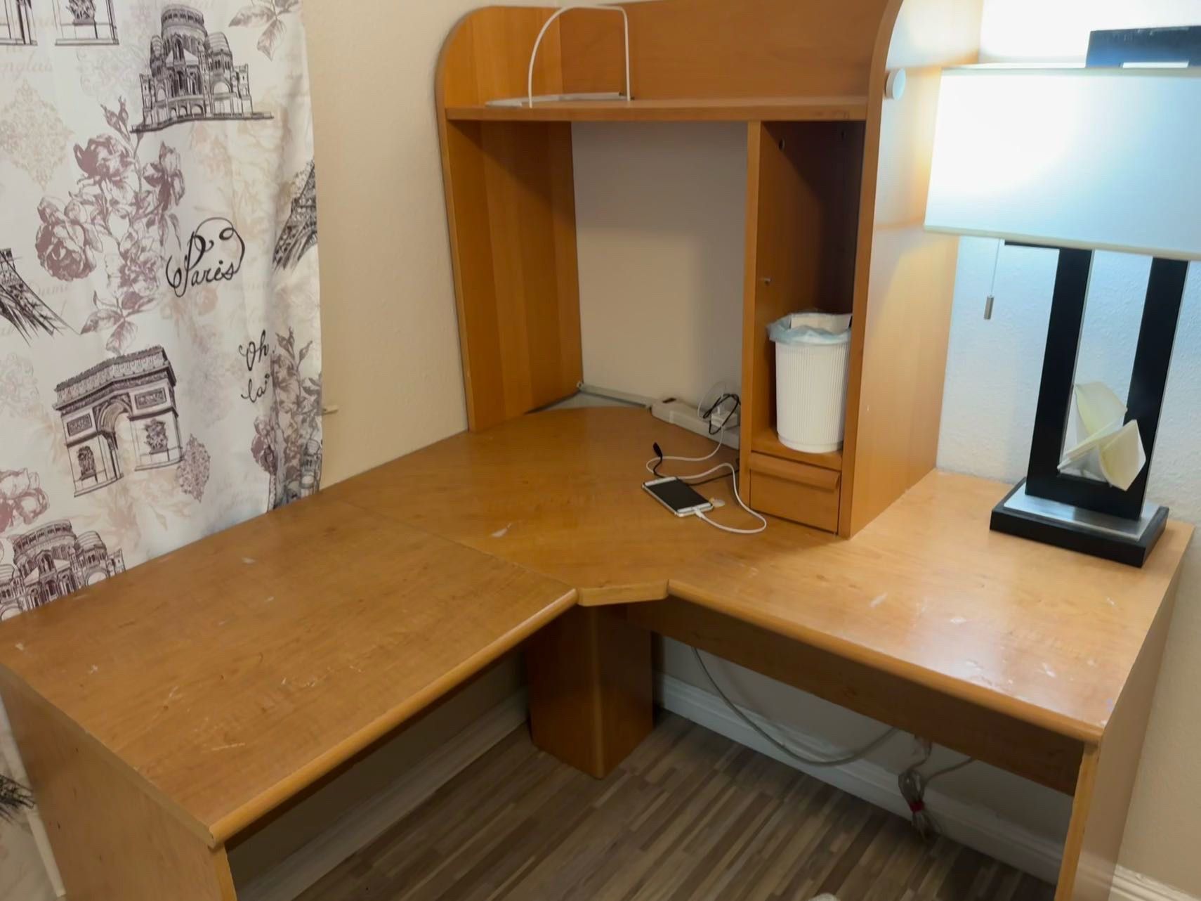 Computer table