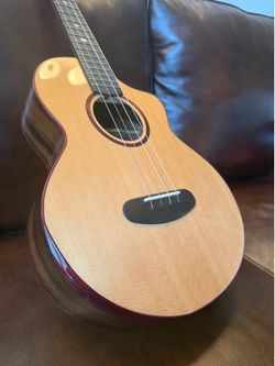 Kala Contour Series Baritone Ukulele – Natural Spruce – Like New
