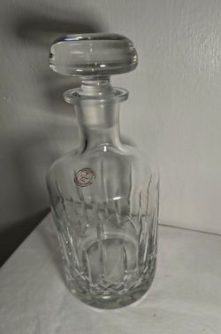 HANDCRAFTED CRYSTAL DECANTER MADE IN ROMANIA 10"×5"