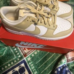 Dunks Gold/white Size 11.5