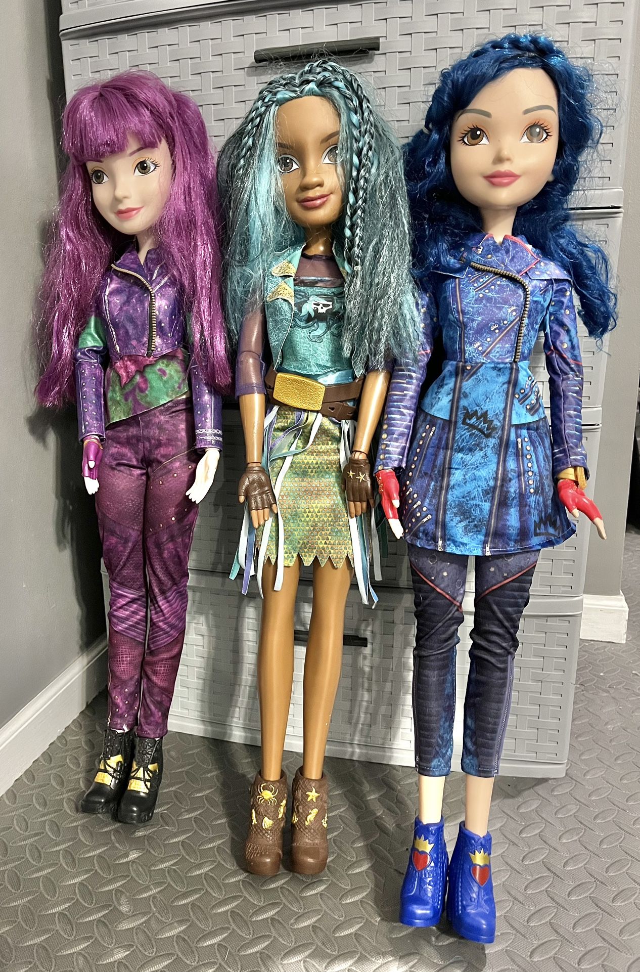Lot of 3 Disney descendants 2 isle of the lost Evie, Mal, and Uma 28 inches tall!!