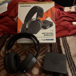 Steelseries Arctis Pro Wireless gaming headset