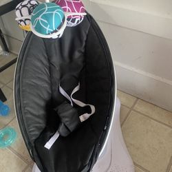 4moms MamaRoo multi-motion baby swing