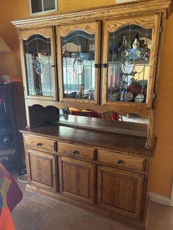 Hutch/China Cabinet