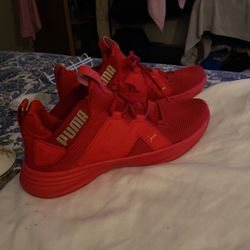 Red pair of pumas size 7