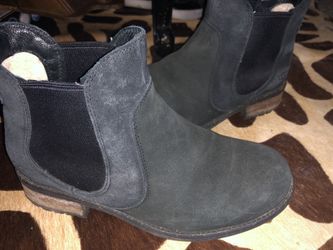 Ugg blue suede ankle boots size 8 1009210