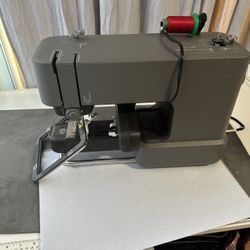 Embroidery Machine With Table