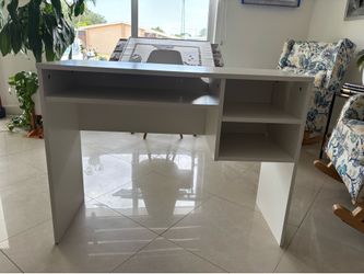 Small computer desk