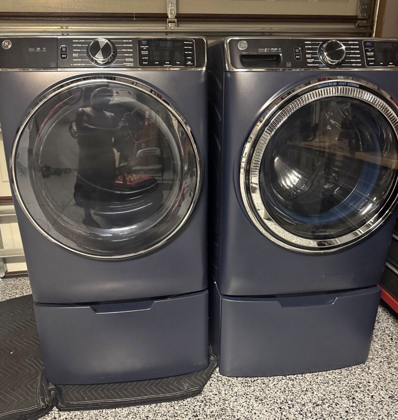 GE smart Washer & Dryer With pedestals $1700