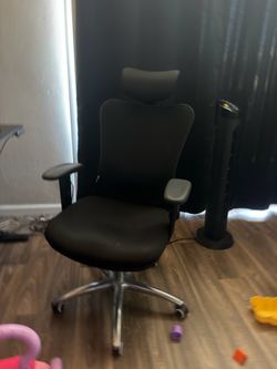 Black Desk Chair