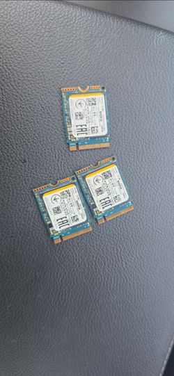 3x Kioxia 256GB M.2 SATA SSD (Laptop SSDs)