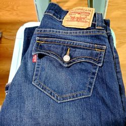 Levi 542 Low Cut Jeans..size 10 Med Womens..boot Cut